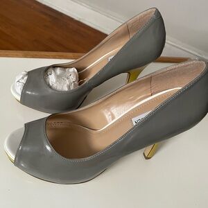 Steve Madden peep-toe multi colored shoes